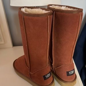NEVER BEFORE WORN! UGGS